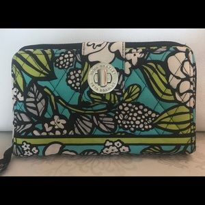 Vera Bradley Turnlock Wallet-Island Blooms-GUC